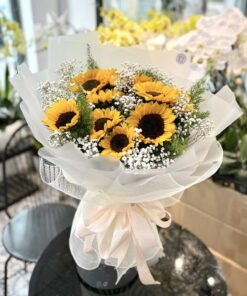 Hoa tươi mừng tốt nghiệp HTN02 – Biểu tượng cho khởi đầu mới