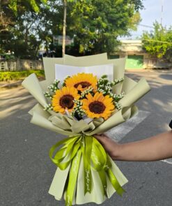 Bó hoa tặng lễ tốt nghiệp HTN03 – Thay lời chúc vững bước tương lai